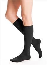 Load image into Gallery viewer, Duomed Advantage 20-30 mmHg calf extra-wide closed toe petite
