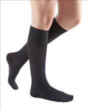 Load image into Gallery viewer, Mediven Comfort 30-40 mmHg calf extra-wide closed toe petite
