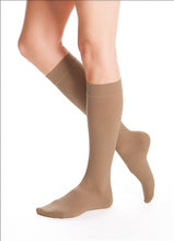 Load image into Gallery viewer, Duomed Advantage 20-30 mmHg calf extra-wide closed toe petite
